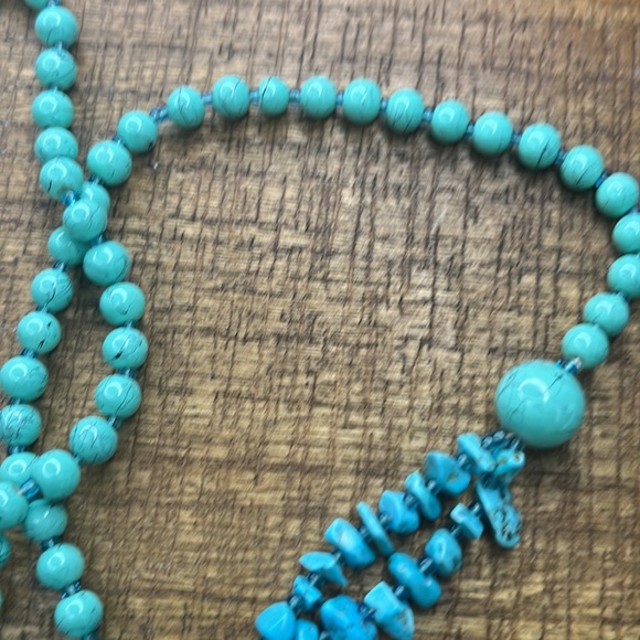 18 inch Vintage Turquoise Howlite Beaded Heart Necklace - Picture 3 of 6